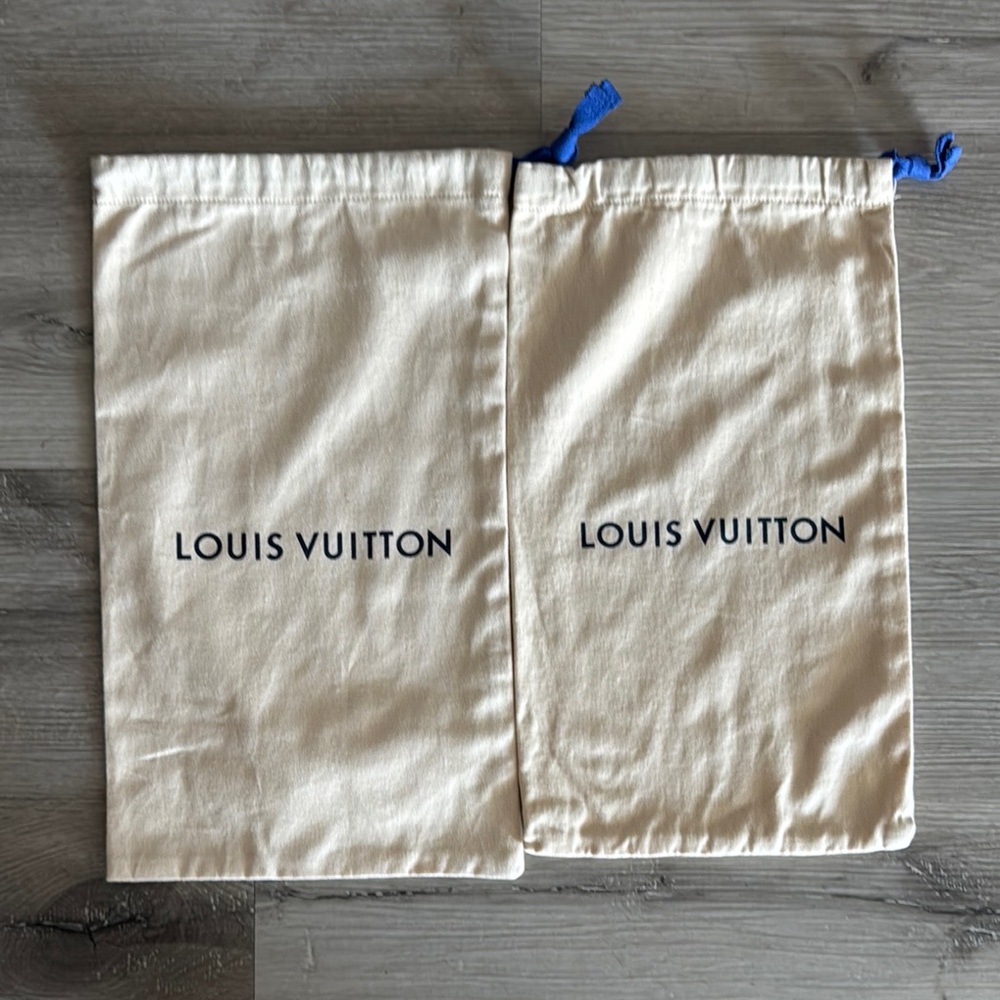 Louis Vuitton Cream Dust Bags. Please note both bags are different sizes.